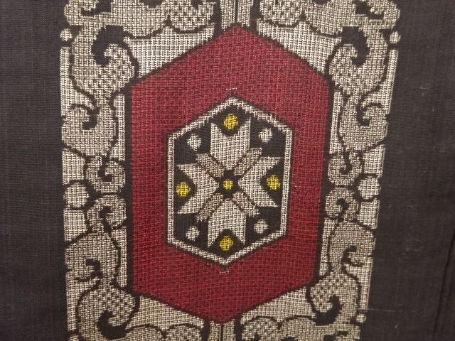 JAPANESE KIMONO / ANTIQUE KIMONO / DORO OSHIMA TSUMUGI / WOVEN KIKKO PATTERN